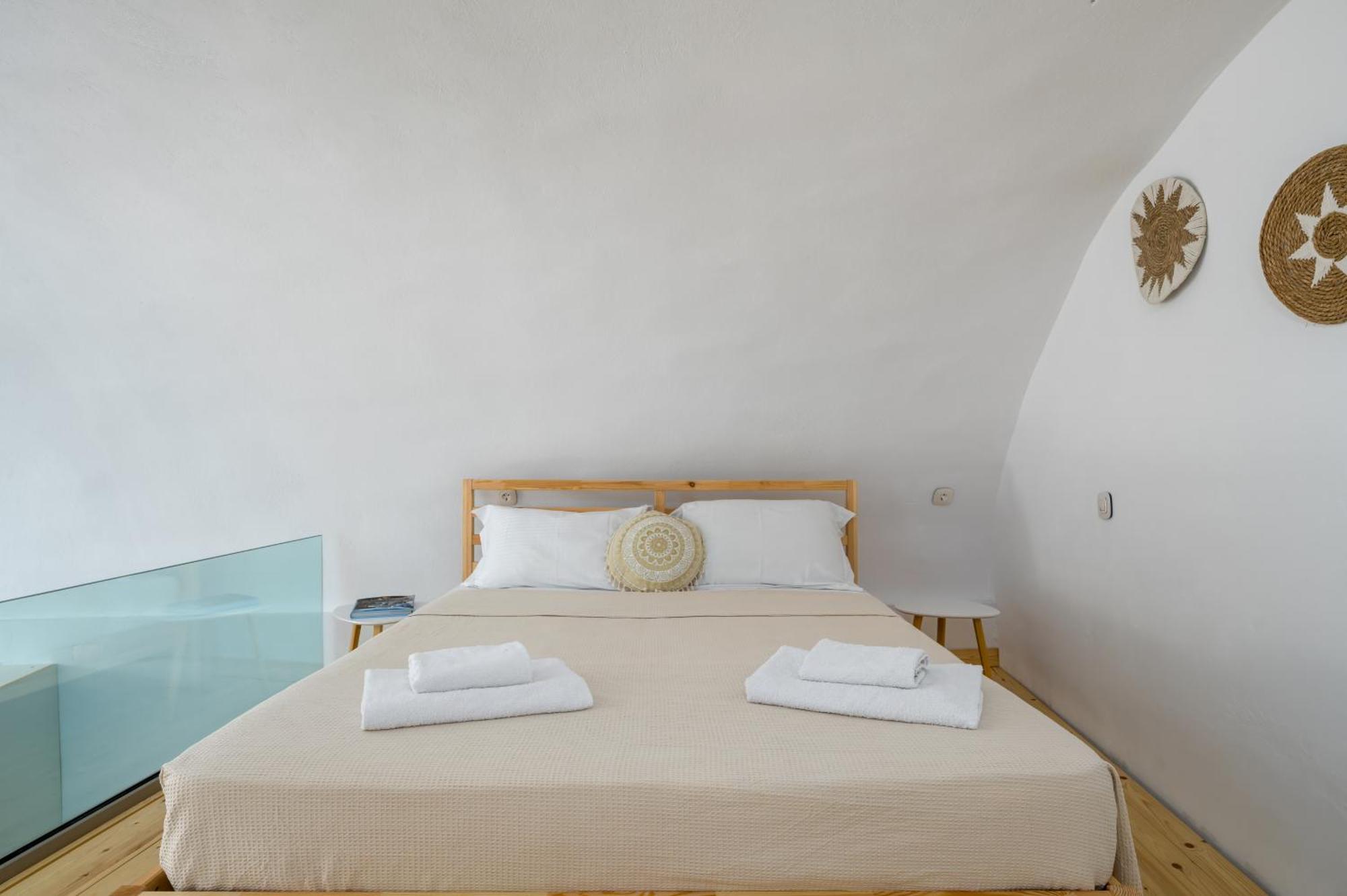 Angeleve Villa With Private Jacuzzi Fira  Exterior photo